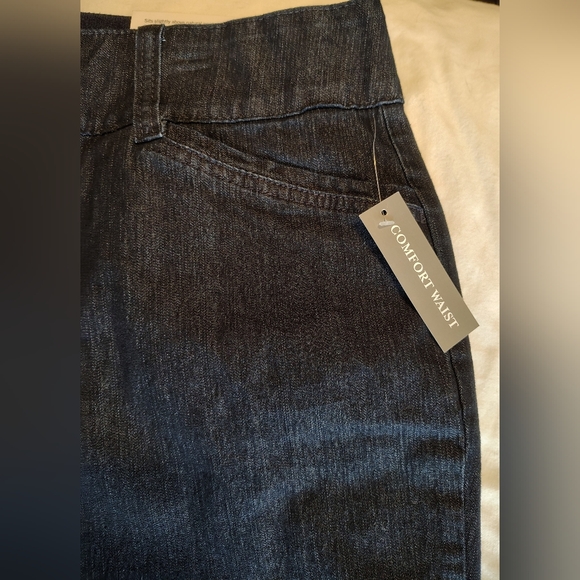 Christopher & Banks CJ Banks Classic Fit Comfort Waist Denim Capris Size 18W NWT - Picture 5 of 10